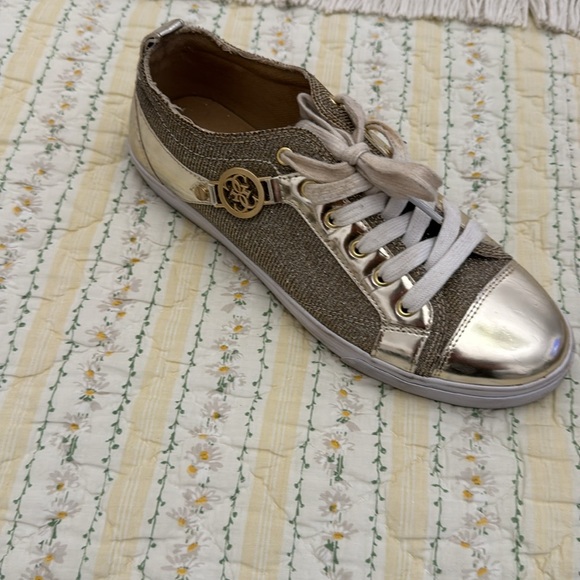 Guess shoes - Picture 2 of 3